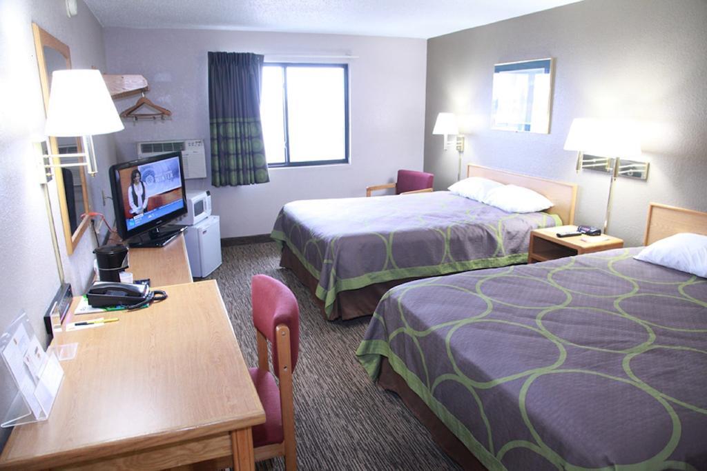 Super 8 By Wyndham Jamestown Room photo